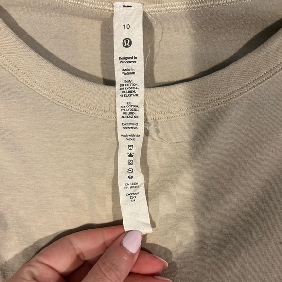 Lululemon Athletica Cream Tee - Picture 4 of 4
